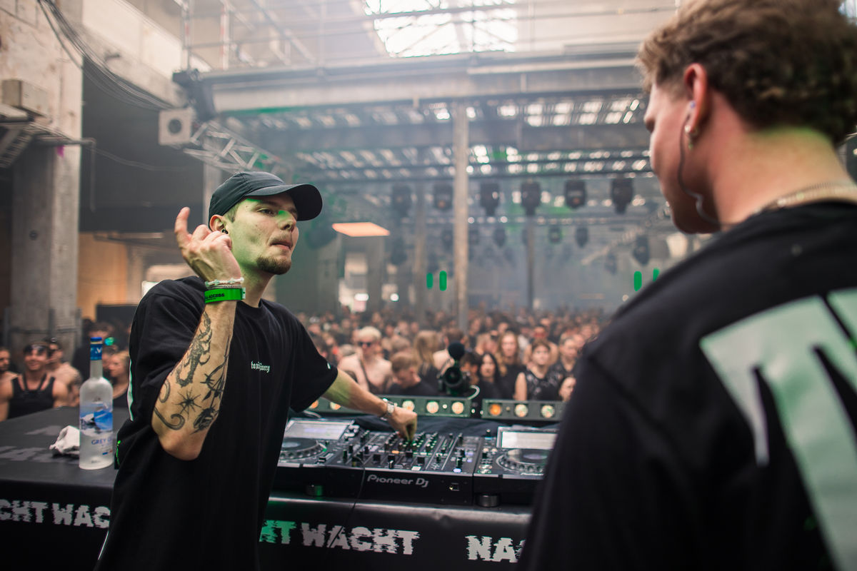 Loading... just a sec